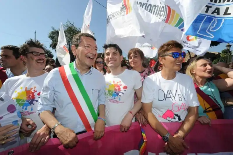 roma pride 2014   ignazio marino e carlo gabardini   luxuria   maccarone   imma battaglia   sabina alfonsi  40