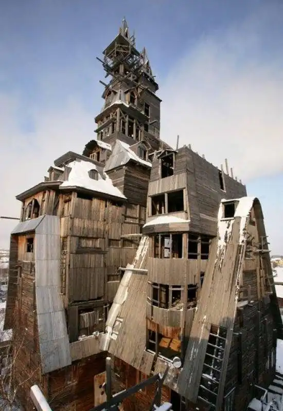 16. wooden gagster house (archangelsk, russia)