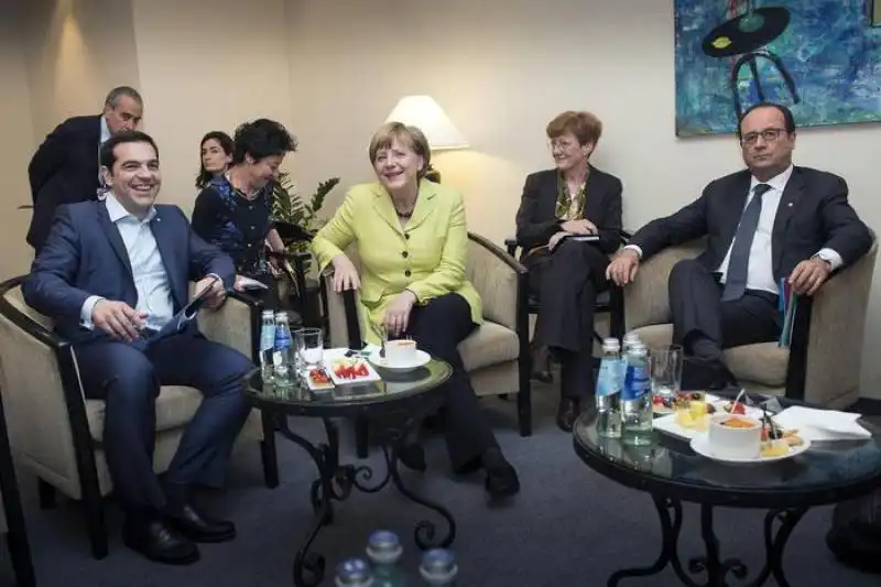 Alexis Tsipras , Angela Merkel e Francois Hollande (   