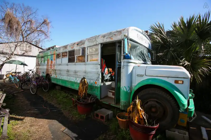 bus a new orleans