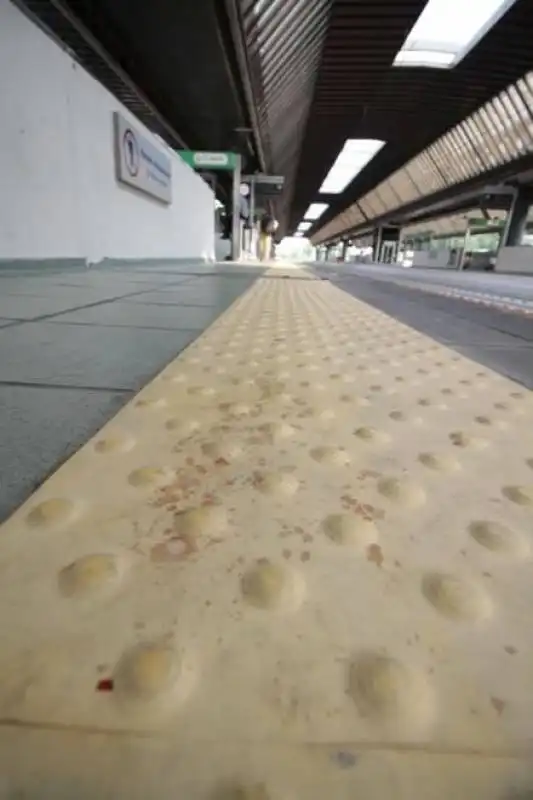 CAPOTRENO AGGREDITO CON IL MACHETE