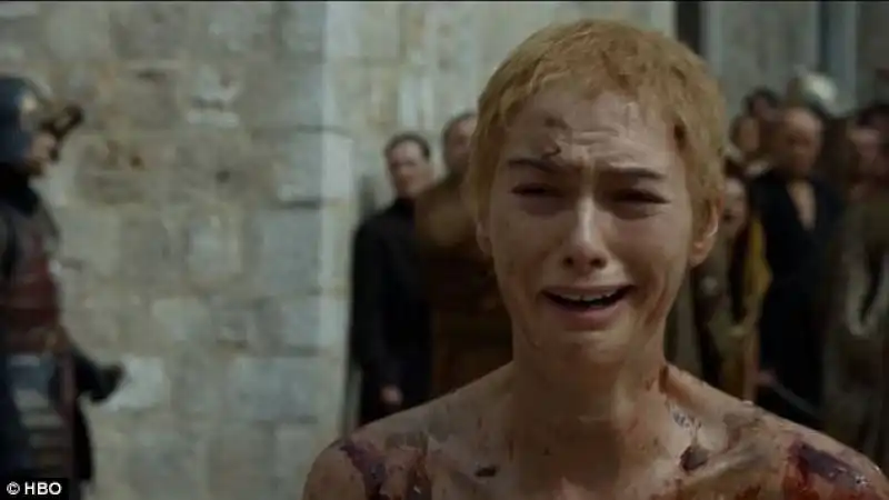 cersei lannister nuda nel suo regno