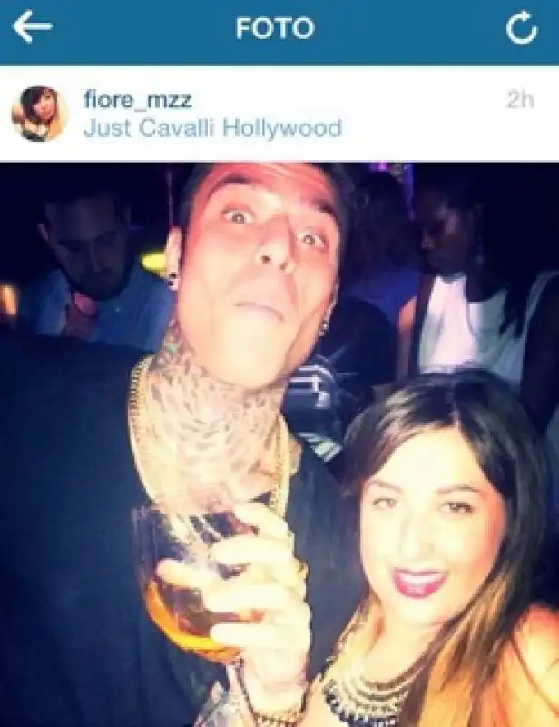 fedez fa i selfie coi fan al just cavalli