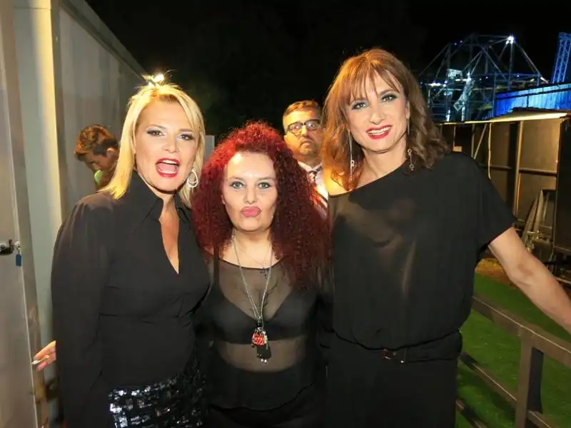 gabriella sassone con simona ventura e vladimir luxuria