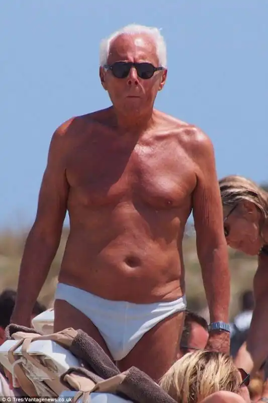 giorgio armani in spiaggia