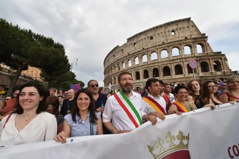 ignazio marino al colosseo   gaypride 2015 