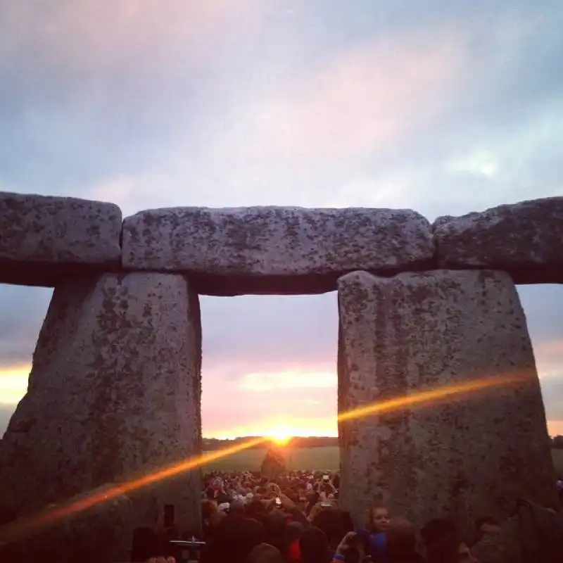 il sole su stonehenge