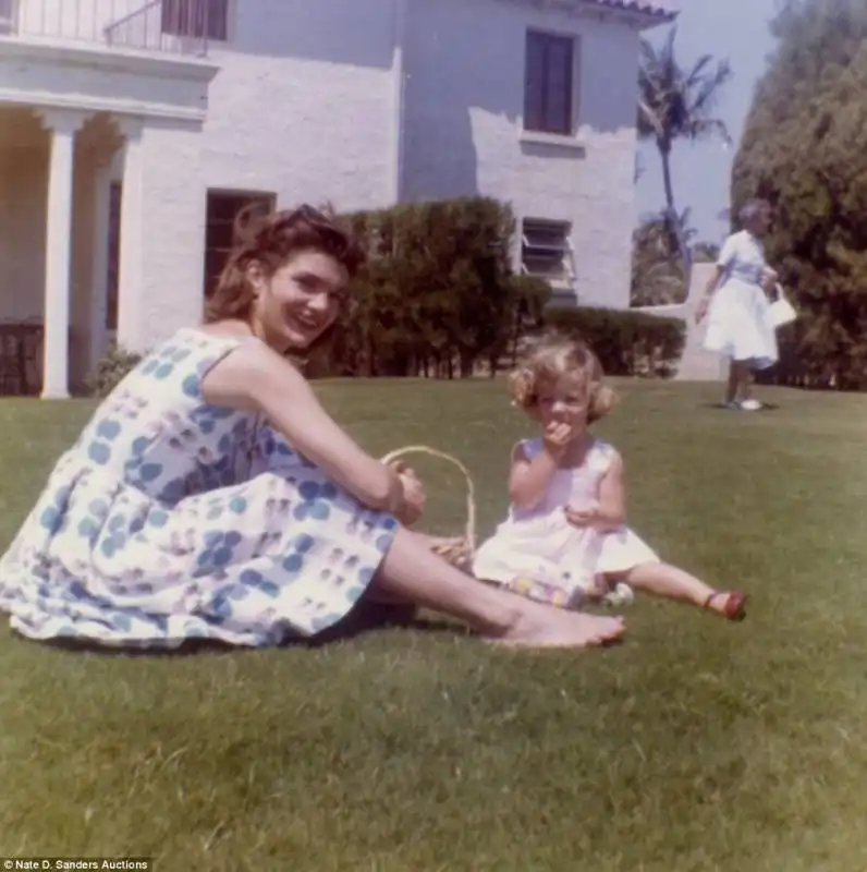 jacqueline kennedy con caroline