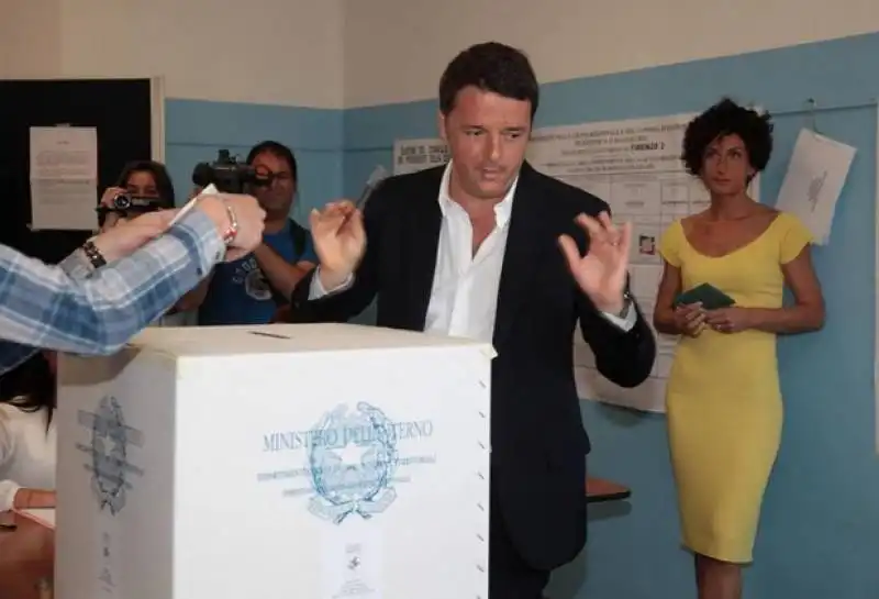 matteo renzi e agnese landini al voto a pontassieve   7