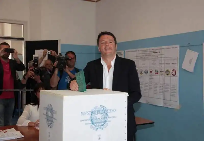 matteo renzi e agnese landini al voto a pontassieve   9