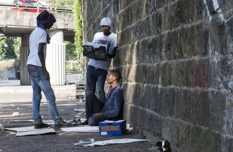 migranti alla stazione tiburtina  5