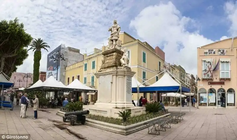 piazza di carloforte, sardegna