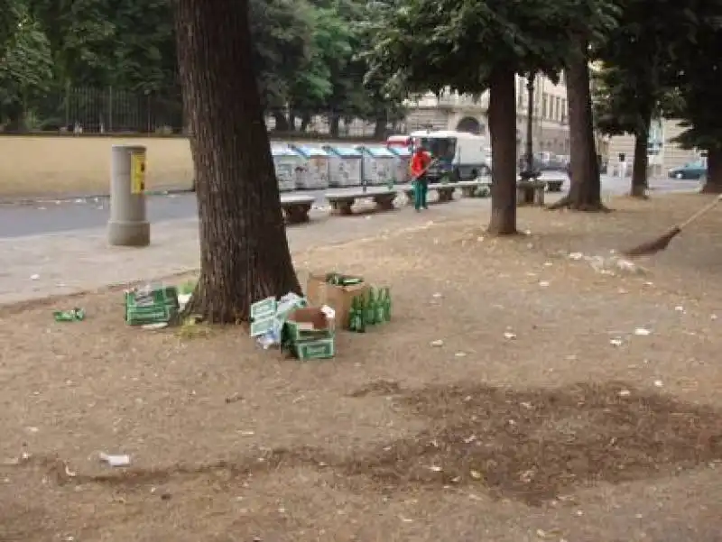 PISCIARE IN  STRADA A FIRENZE