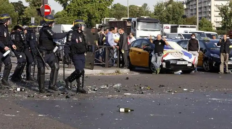 tassisti francesi contro uberpop  1