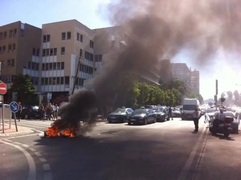 tassisti francesi contro uberpop  12