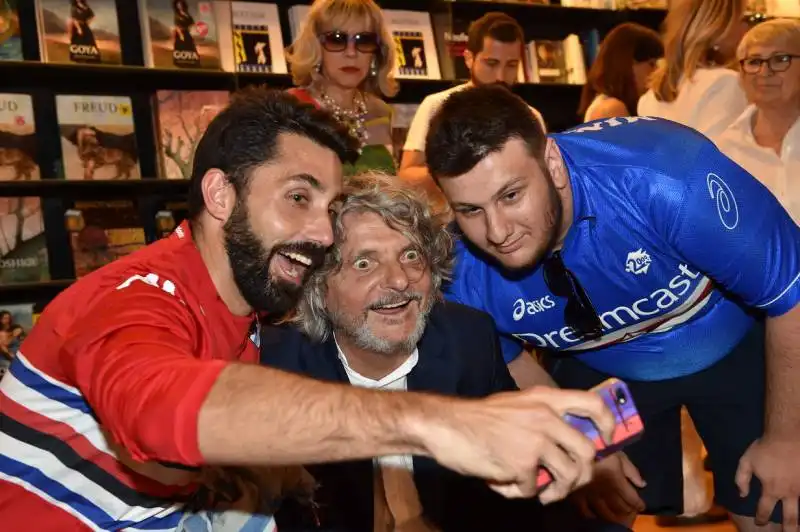 un selfie con massimo ferrero