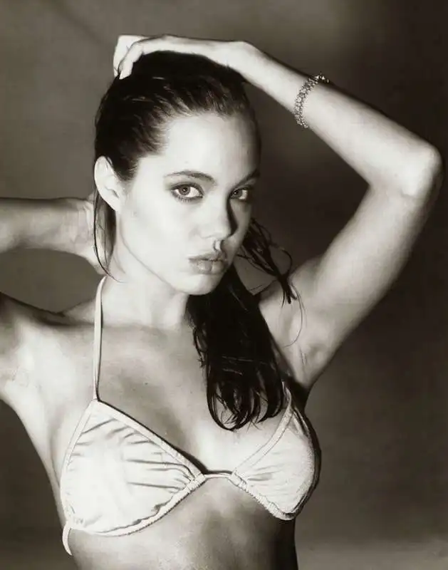 angelina jolie a 15 anni 10