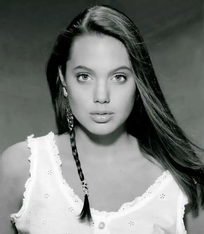 angelina jolie a 15 anni 11