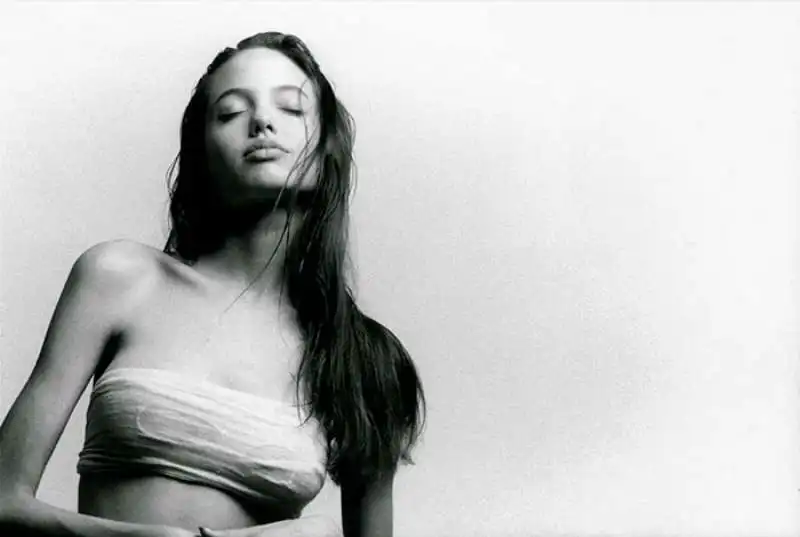 angelina jolie a 15 anni 13