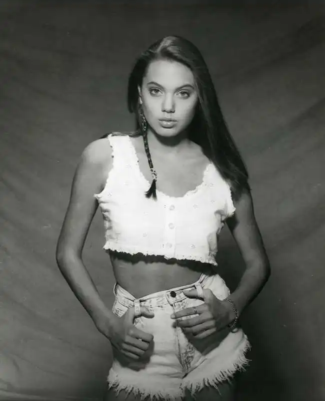 angelina jolie a 15 anni 17