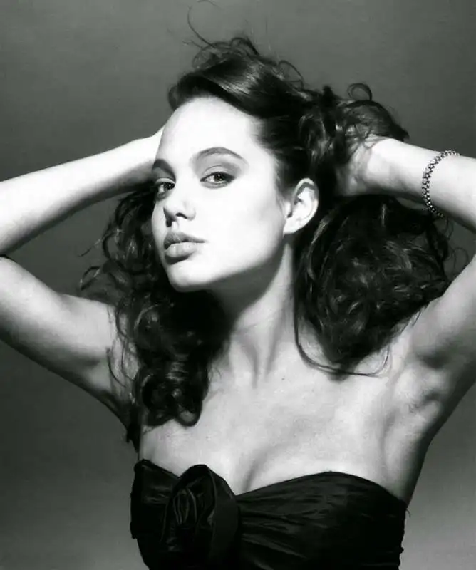 angelina jolie a 15 anni 18