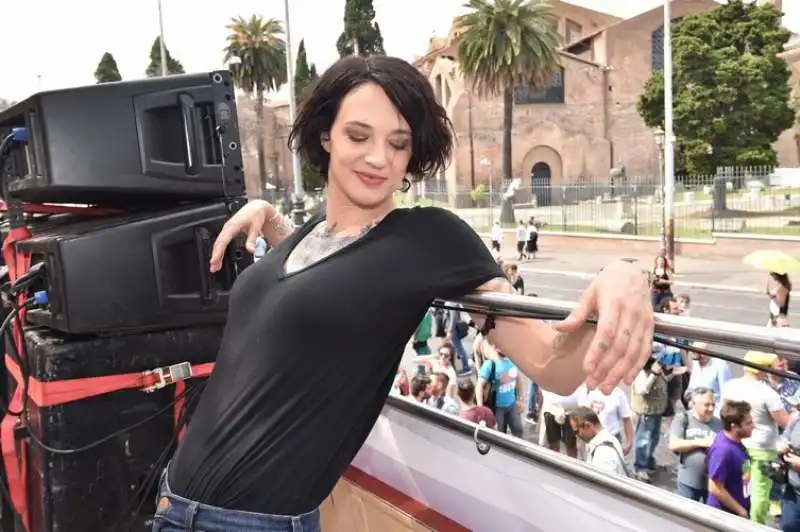 asia argento madrina del pride di roma (1)