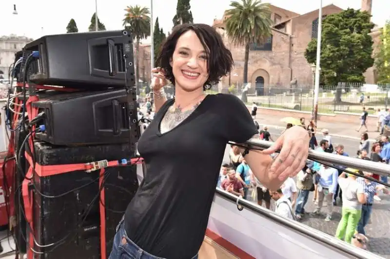 asia argento madrina del pride di roma (2)