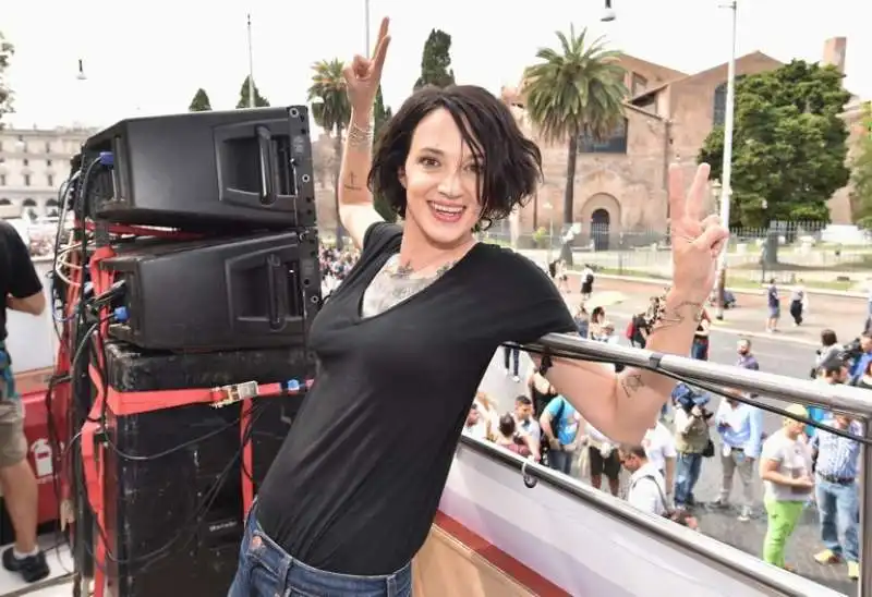 asia argento madrina del pride di roma (3)