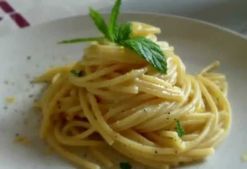 CACIO E PEPE MENTA E LIMONE