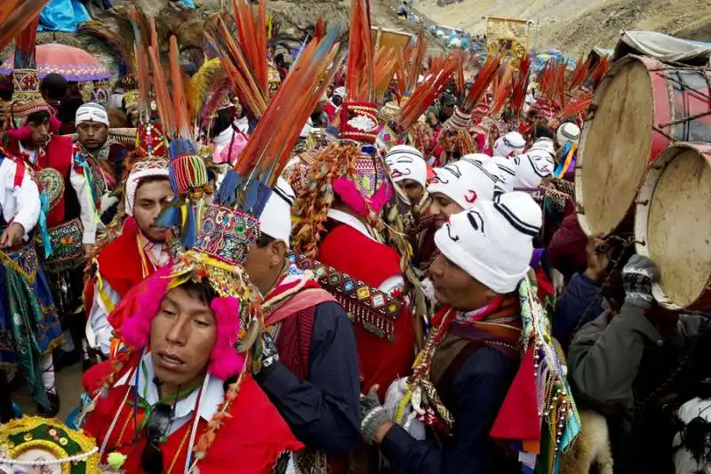 danzatori e musicisti al festival peruviano