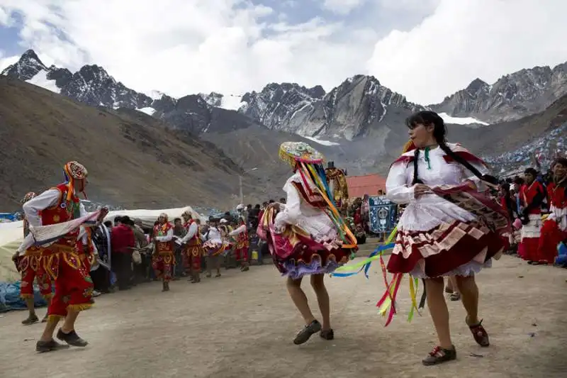 danze tradiizonali al festival qoyllur riti