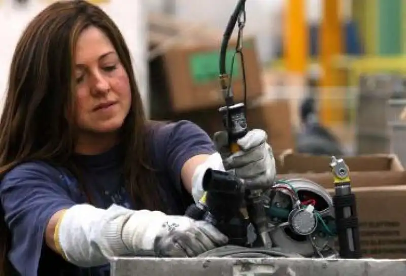 DONNE E LAVORO IN FABBRICA 