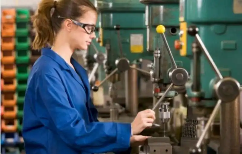 DONNE E LAVORO IN FABBRICA 