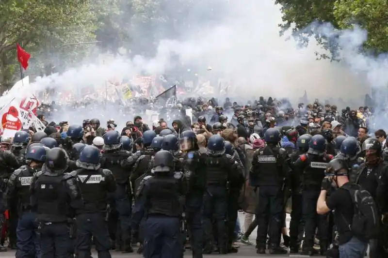 francia   riforma del lavoro   scontri e feriti al corteo 10