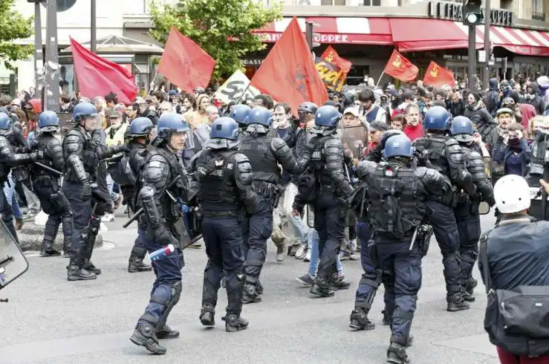 francia   riforma del lavoro   scontri e feriti al corteo 13