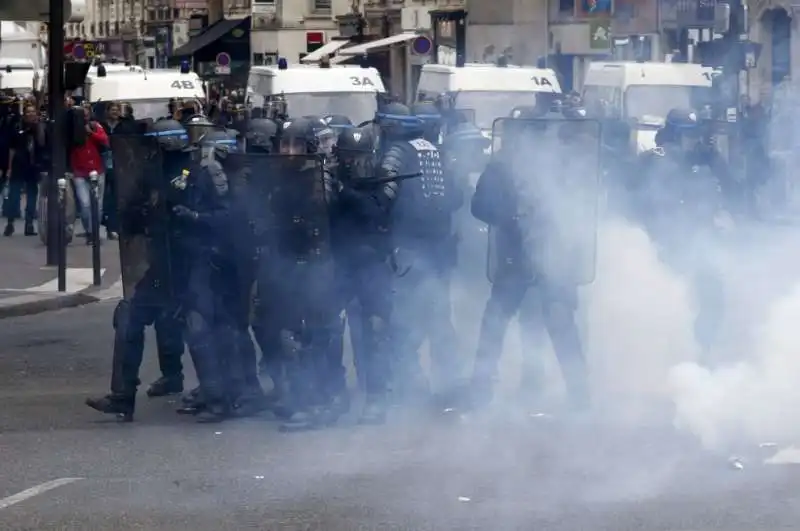 francia   riforma del lavoro   scontri e feriti al corteo 16