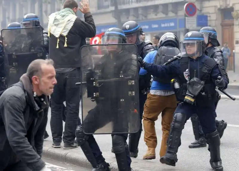 francia   riforma del lavoro   scontri e feriti al corteo 3