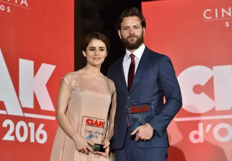 greta scarano e alessandro borghi premiati