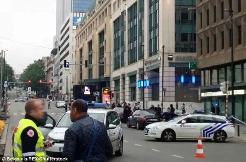 il centro di bruxelles chiuso per un finto attentato terroristico  4