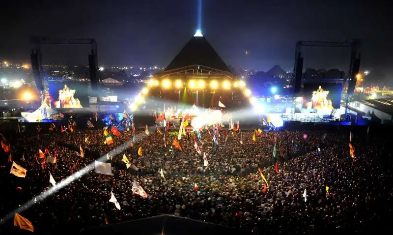 il festival di glasto illuminato