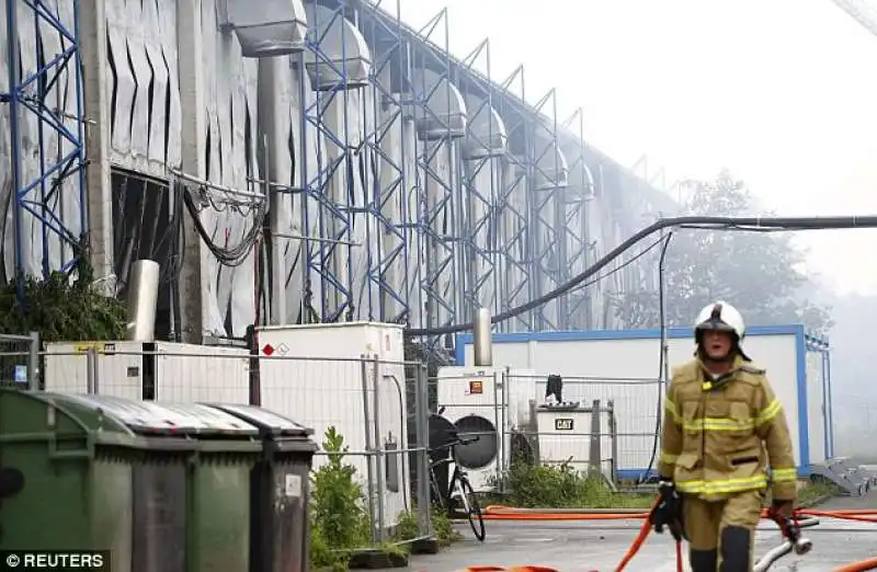 incendio al centro profughi di dusseldorf  2