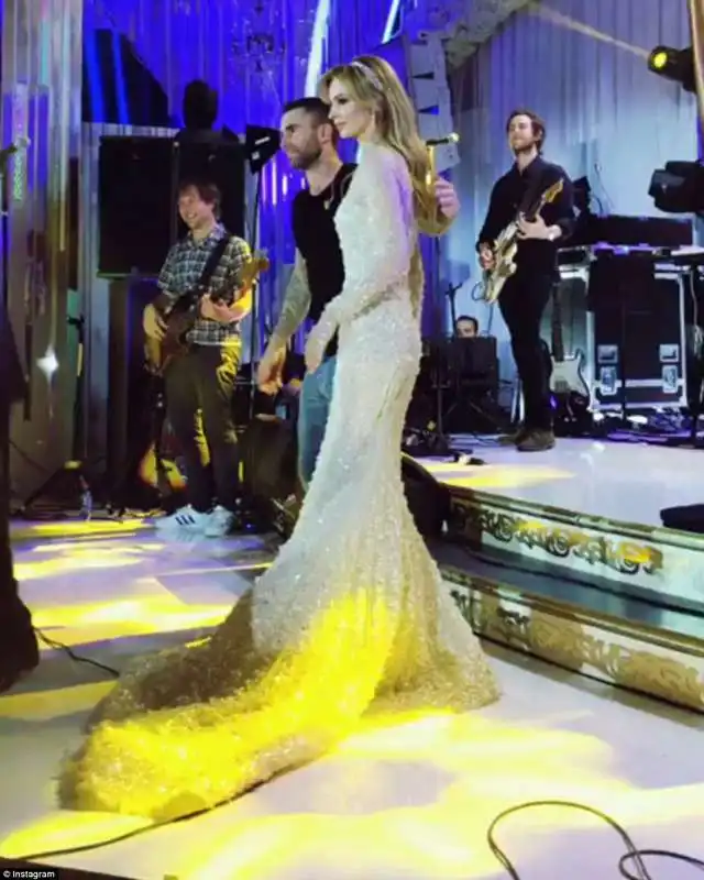 la sposa russa con adam levine