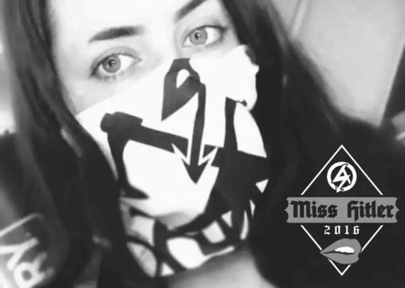 miss nazi con maschera