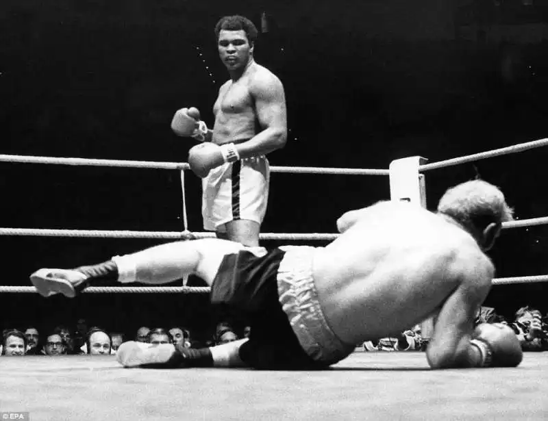 Muhammad Ali contro lo sfidante britannico Richard Dunn 1976