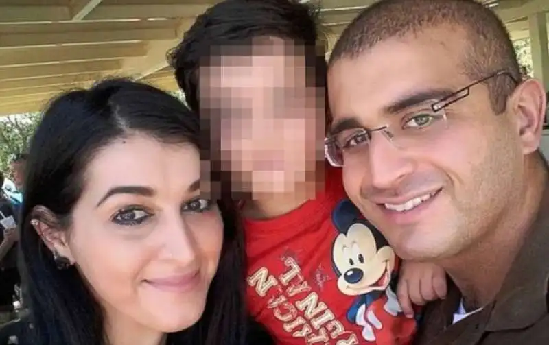 OMAR MATEEN CON LA MOGLIE E IL FIGLIO 