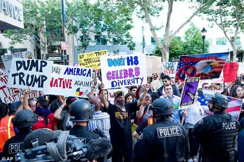 proteste contro trump a san jos