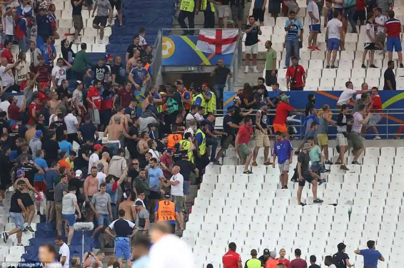 rissa allo stadio dopo inghilterra russia  1