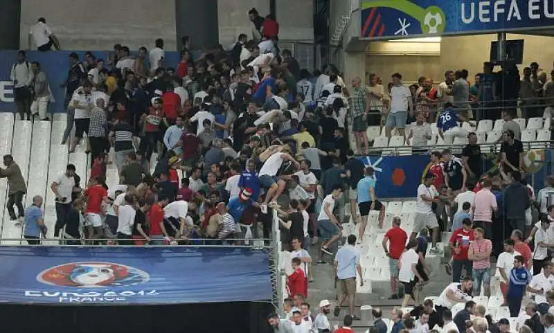 rissa allo stadio dopo inghilterra russia  15