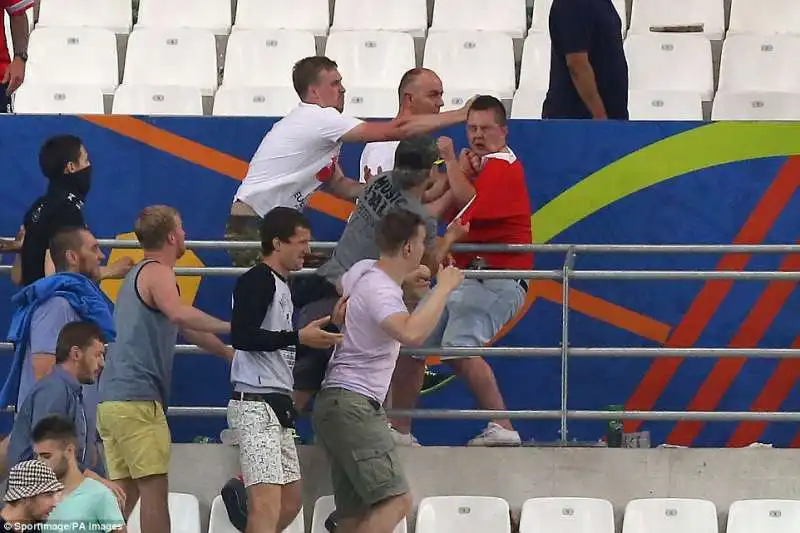 rissa allo stadio dopo inghilterra russia  2