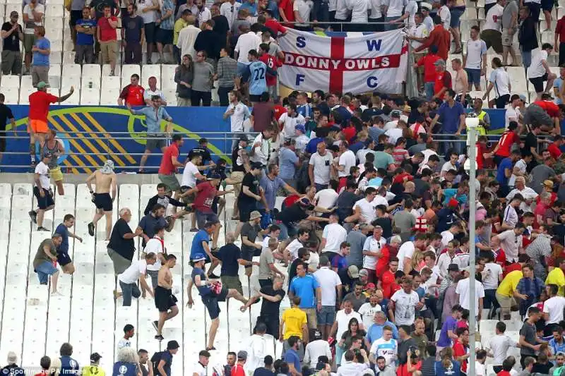 rissa allo stadio dopo inghilterra russia  8